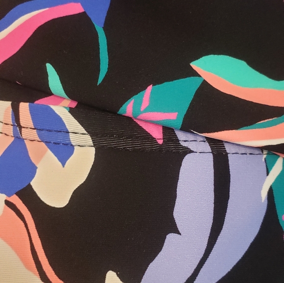 Leilani Floral Swimsuit Top Black, Multicolored NWT - Picture 8 of 12